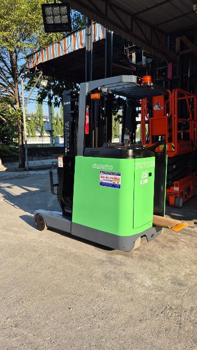 รถโฟล์คลิฟท์ ไฟฟ้ายืนขับ